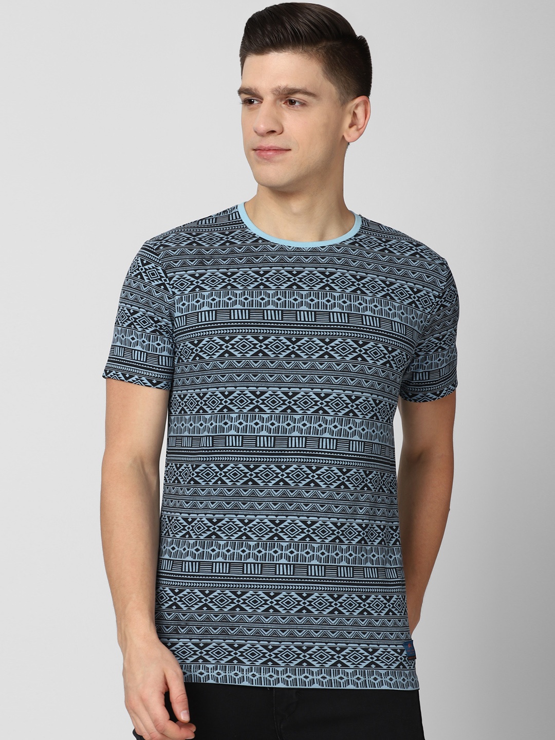 

Peter England Casuals Men Blue & Black Printed Slim Fit T-shirt