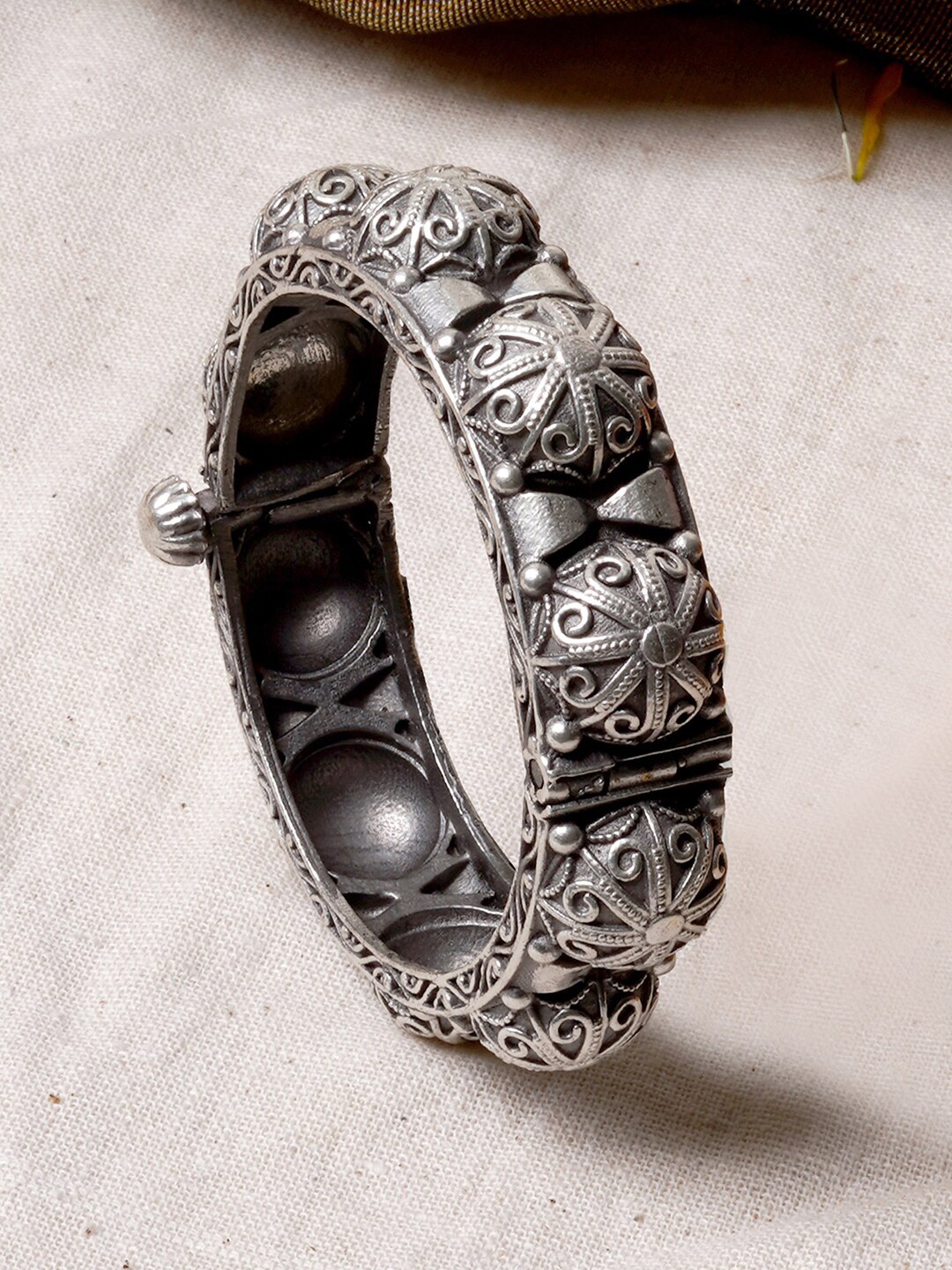 

TEEJH Silver-Plated Oxidised Bangle