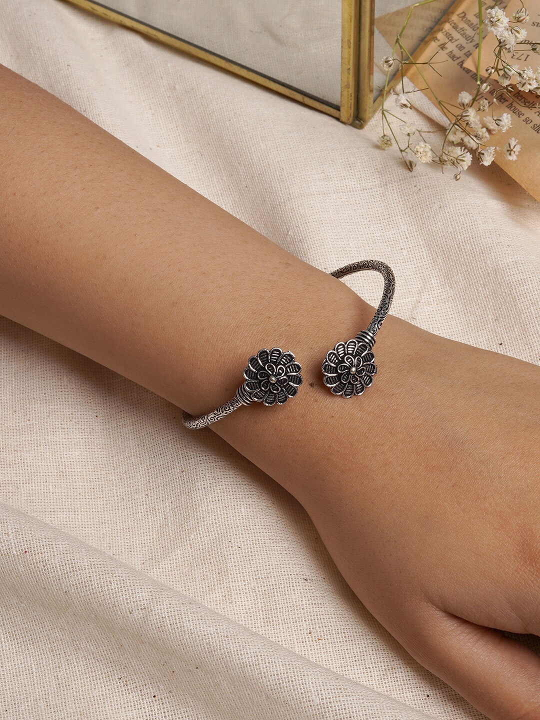 

TEEJH Women Silver-Toned Oxidised Silver-Plated Bangle-Style Bracelet