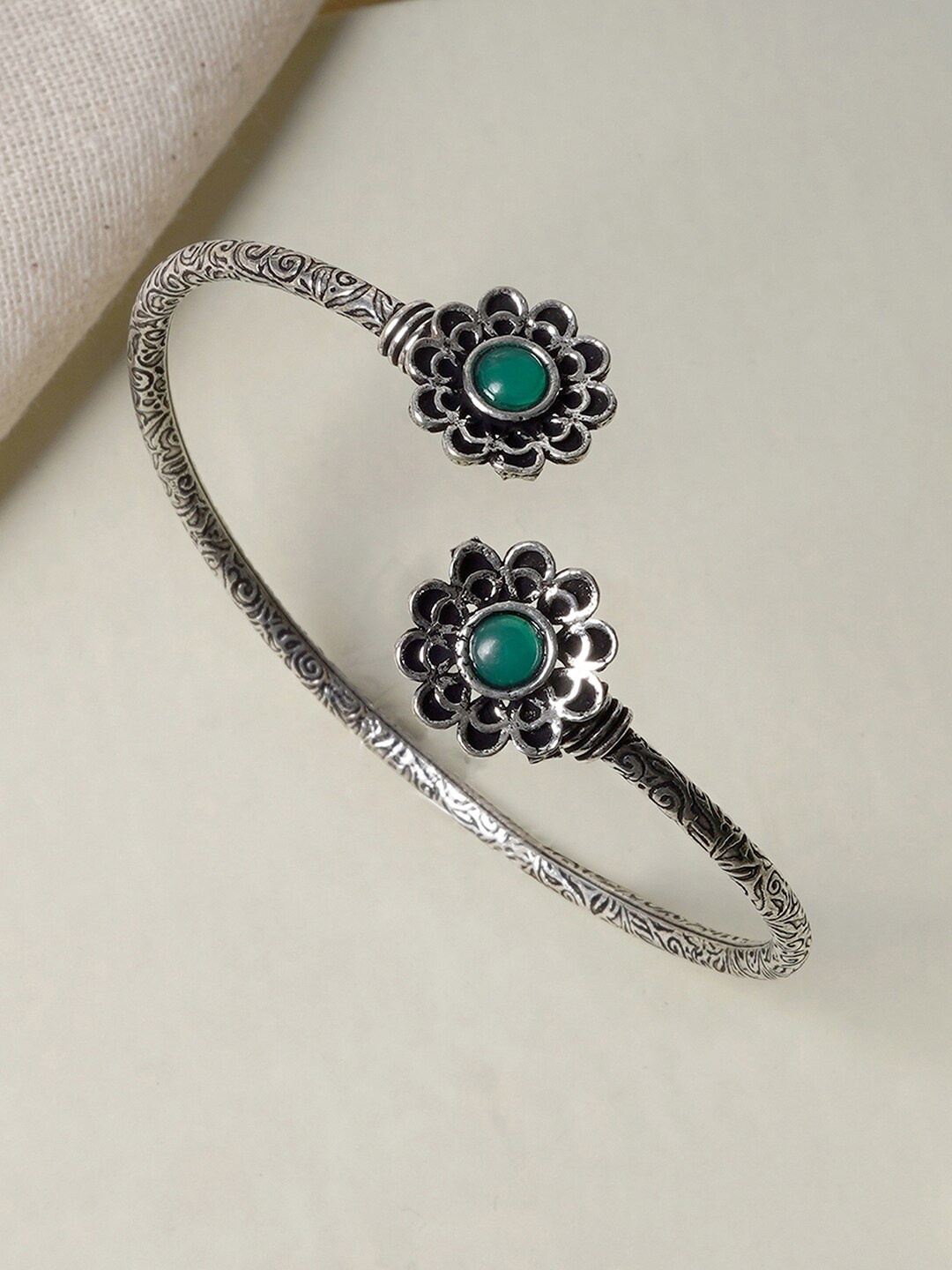 

TEEJH Chanralatha Silver Oxidised Floral Bracelet