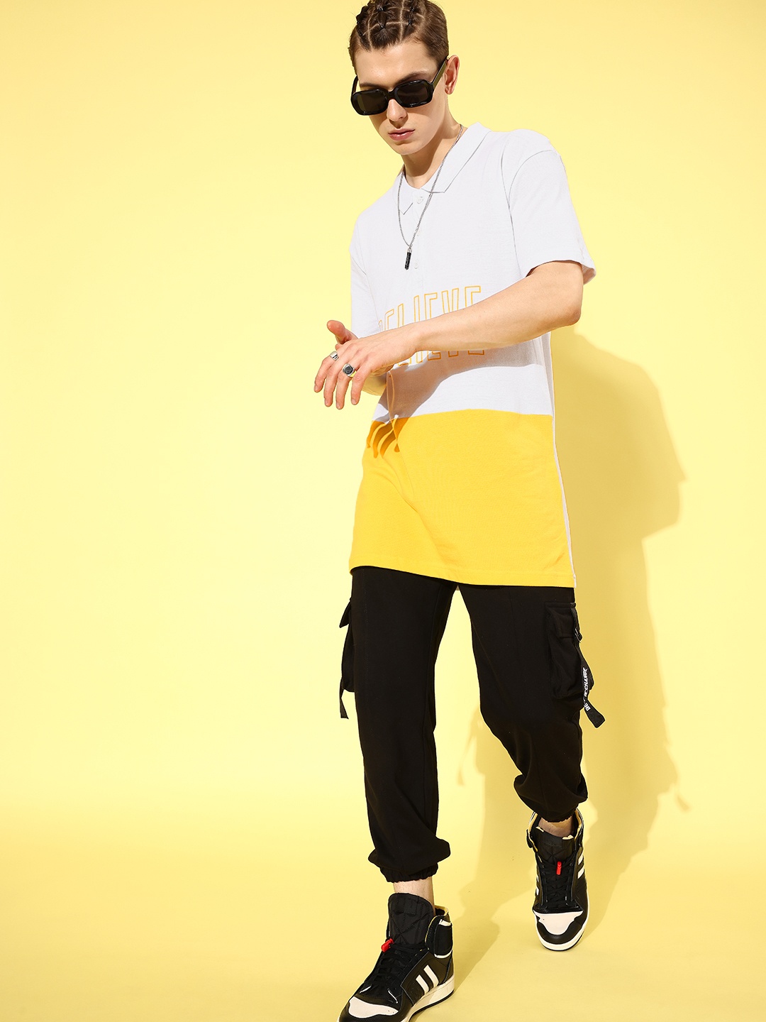 

Moda Rapido Men Dapper White Colourblocked Playful Splicing Longline Tshirt