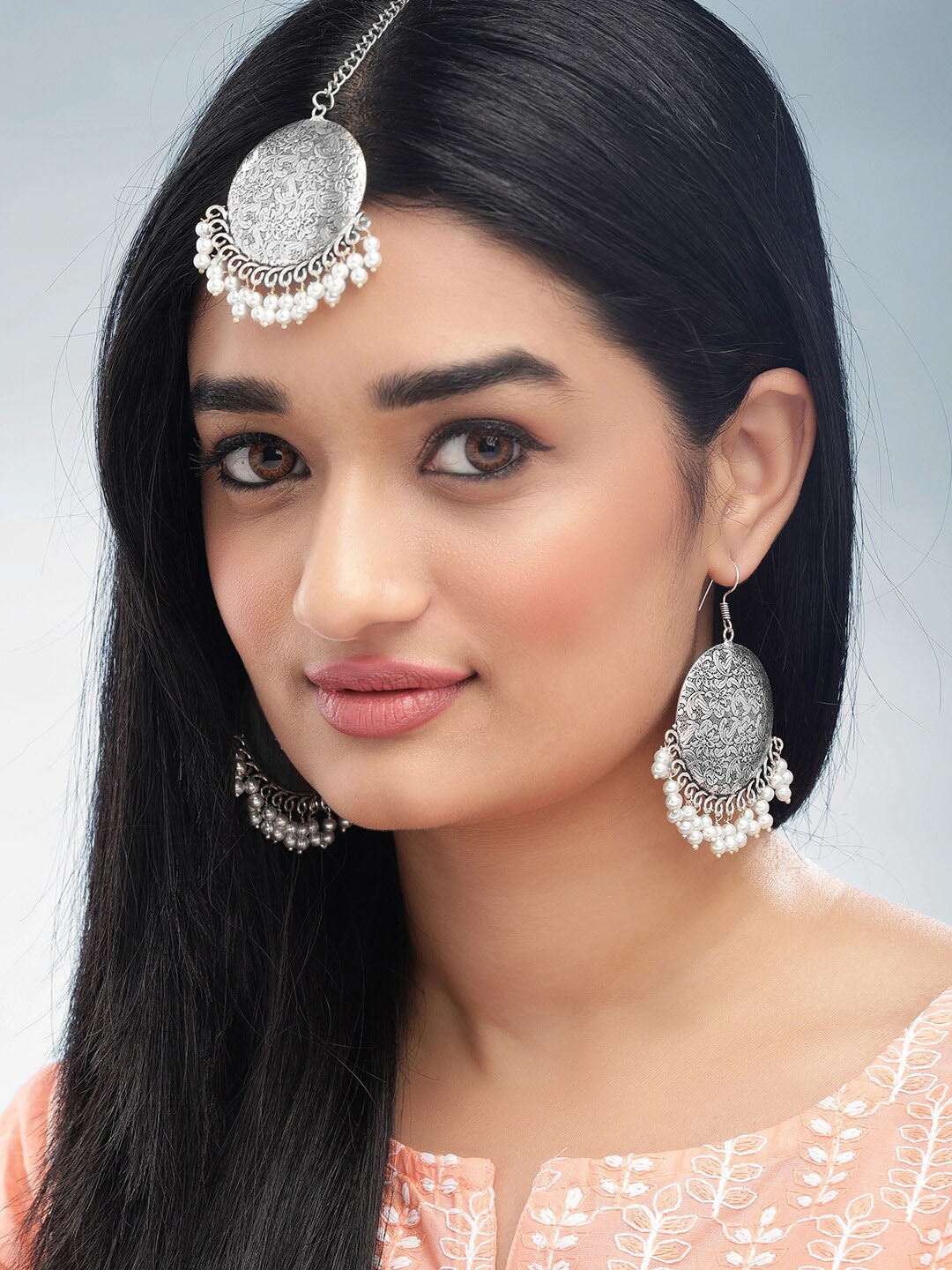 

Rubans Silver-Plated White Pearl Beaded Engraved Jewellery Set