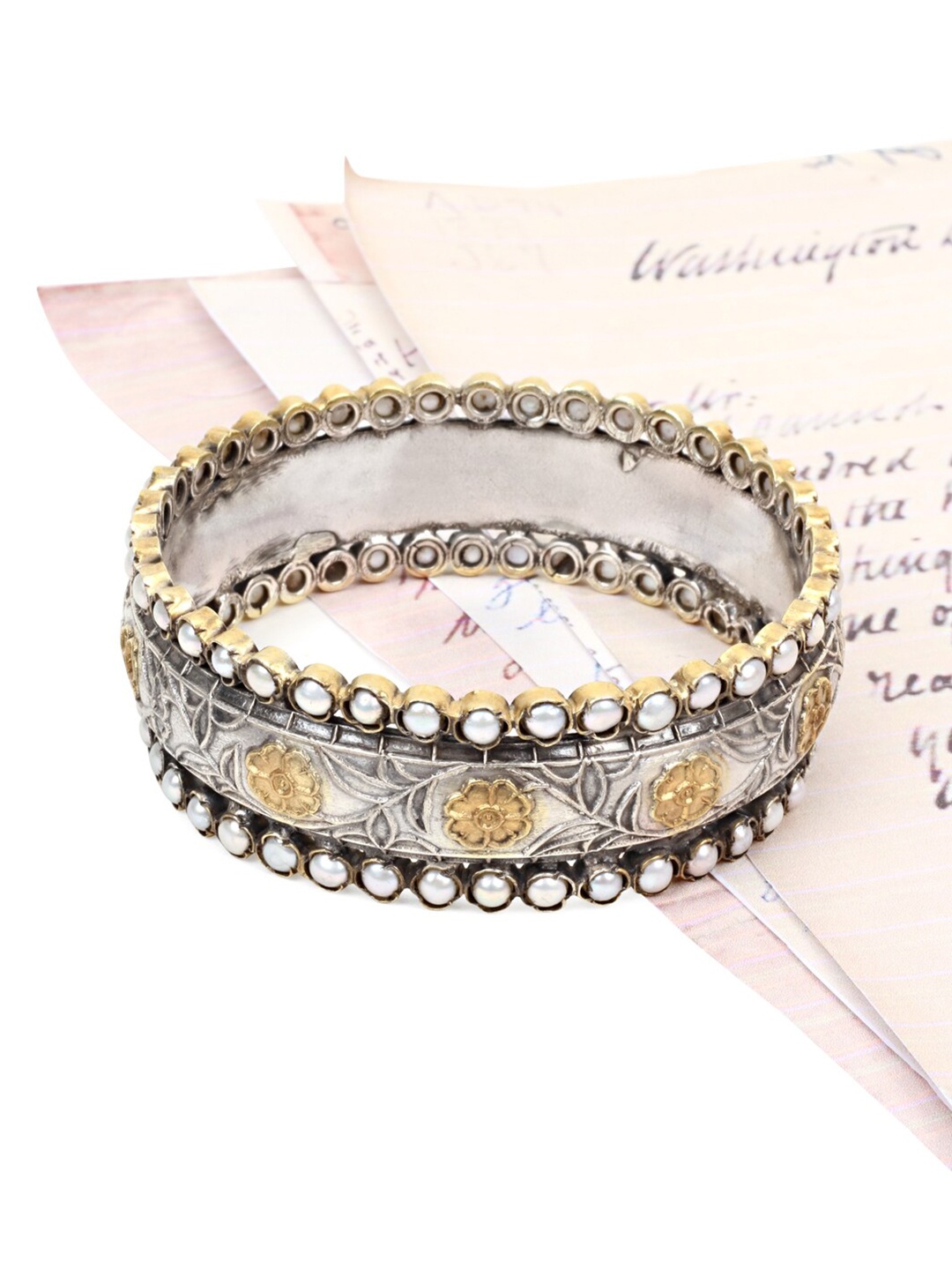 

SANGEETA BOOCHRA Women Silver-Toned & White Silver Pearls Handcrafted Bangle-Style Bracelet