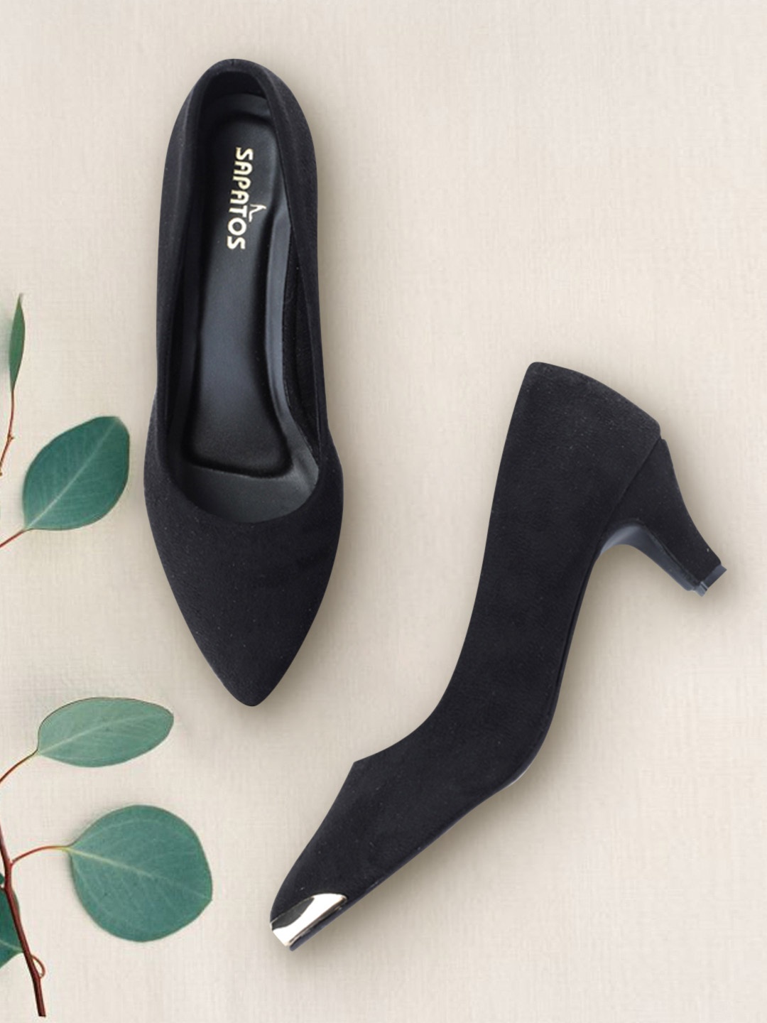 

SAPATOS Black & Gold-Toned Embellished Kitten Pumps