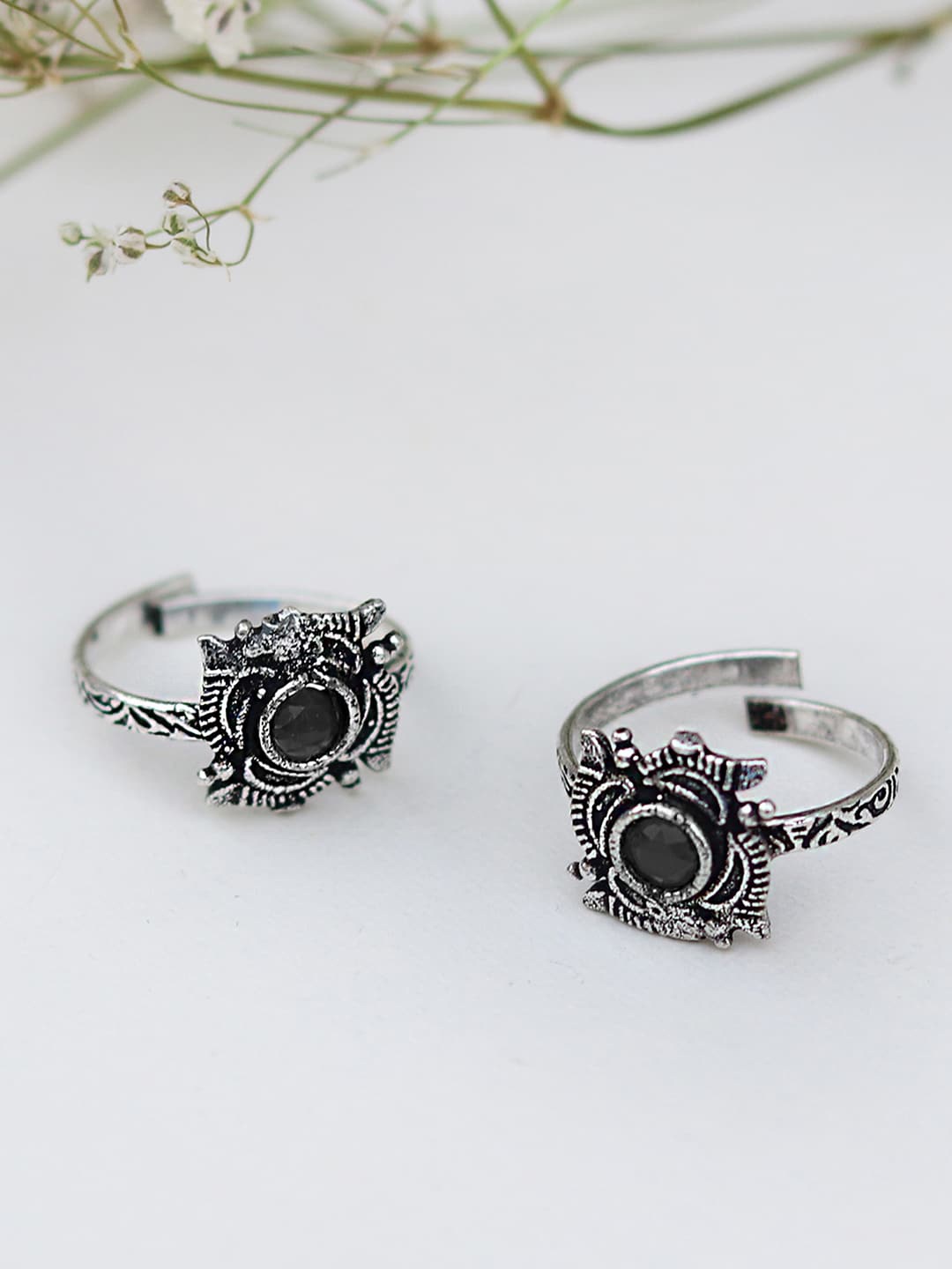 

TEEJH Set of 2 Silver-Plated Oxidized Adjustable Toe Rings