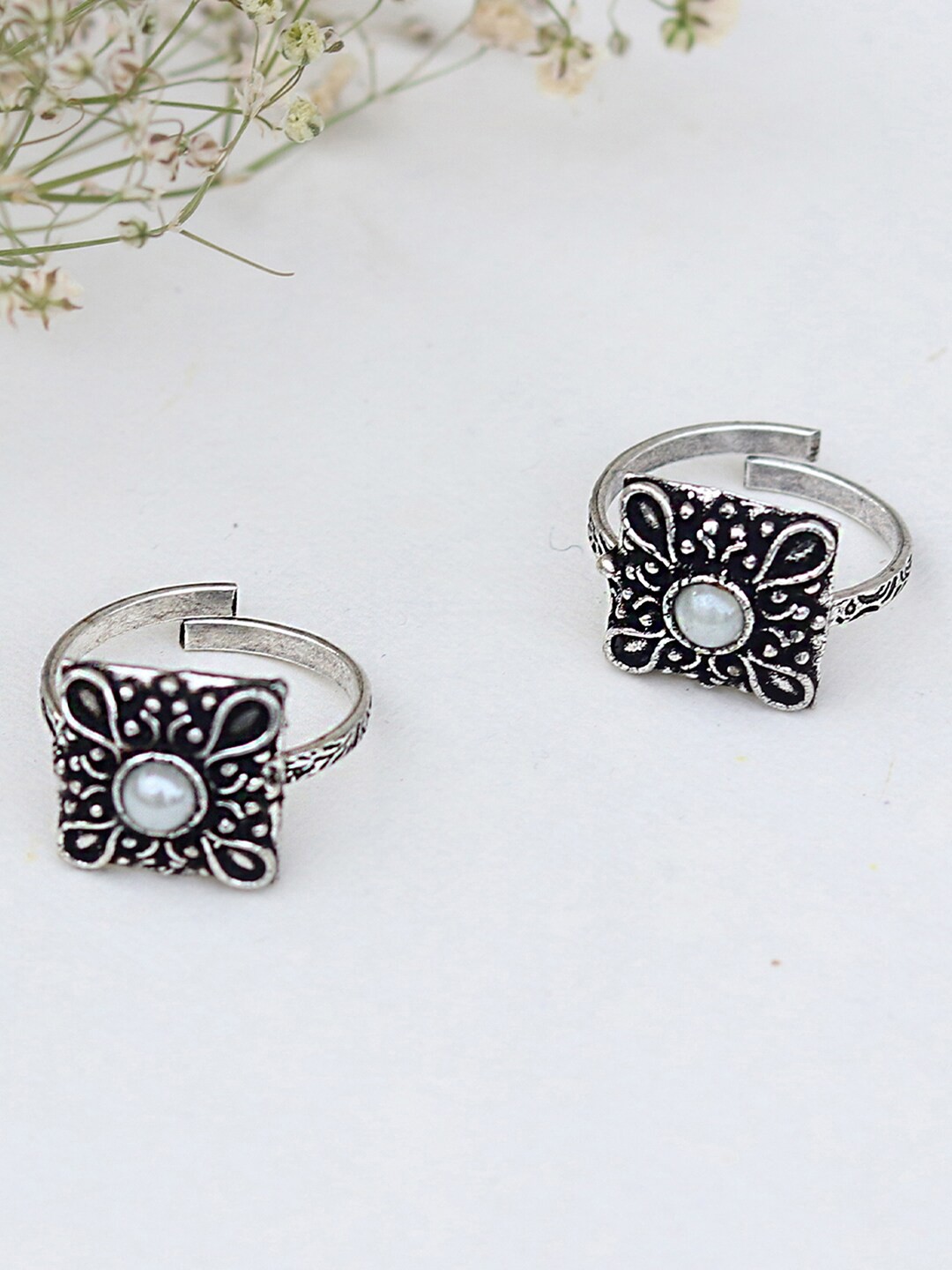 

TEEJH Set Of 2 Oxidised Silver-Plated White Stone-Studded Toe Rings