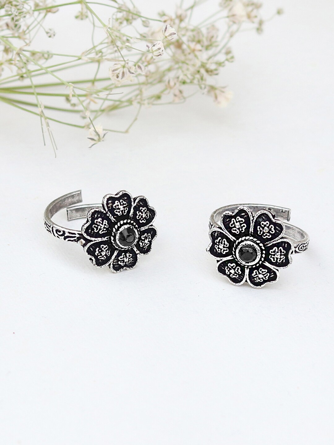 

TEEJH Ruhi Black Stone Silver Oxidised Toe Rings