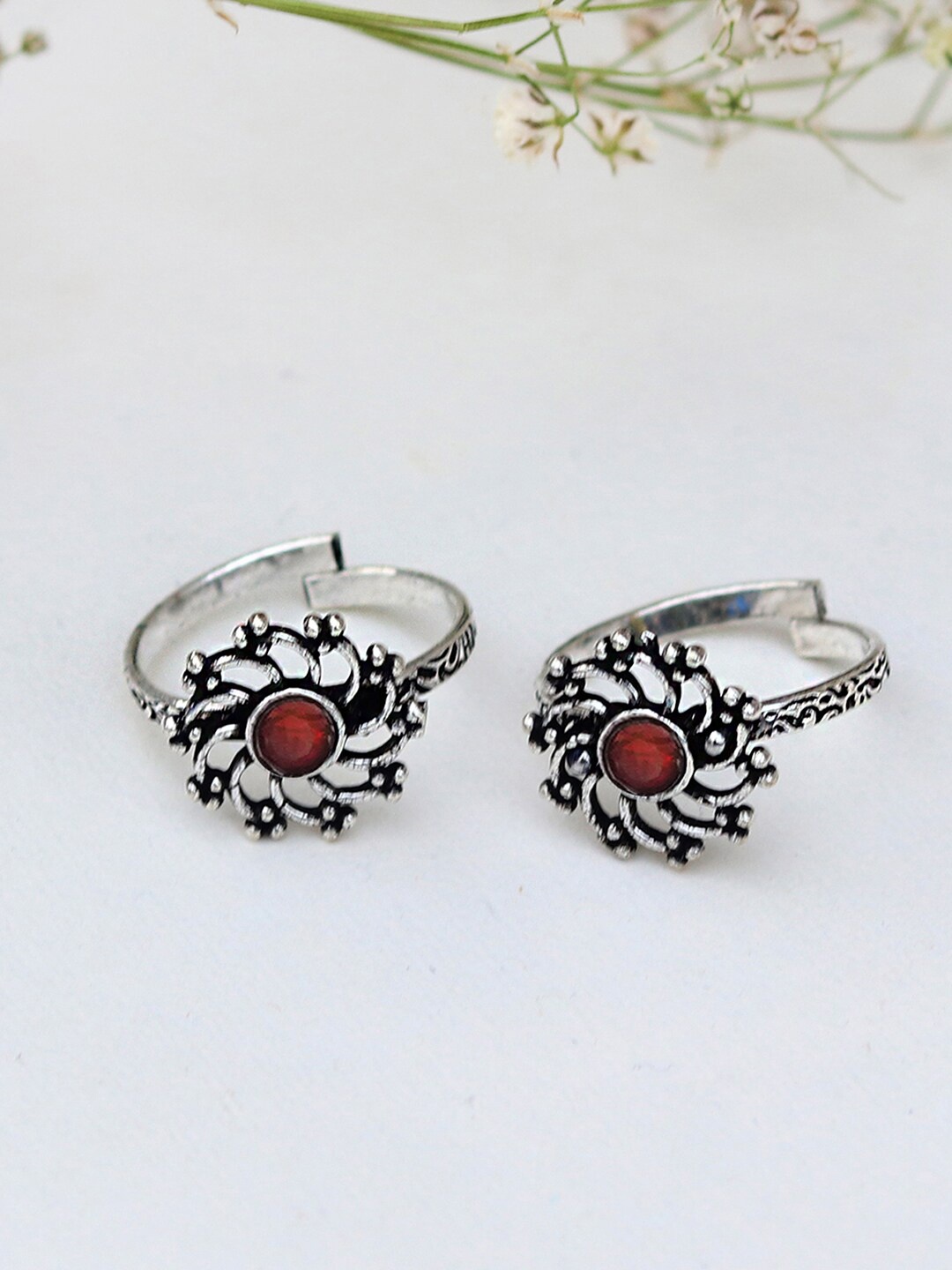 

TEEJH Pack of 2 Red & Silver Toned Oxidised Toe Rings