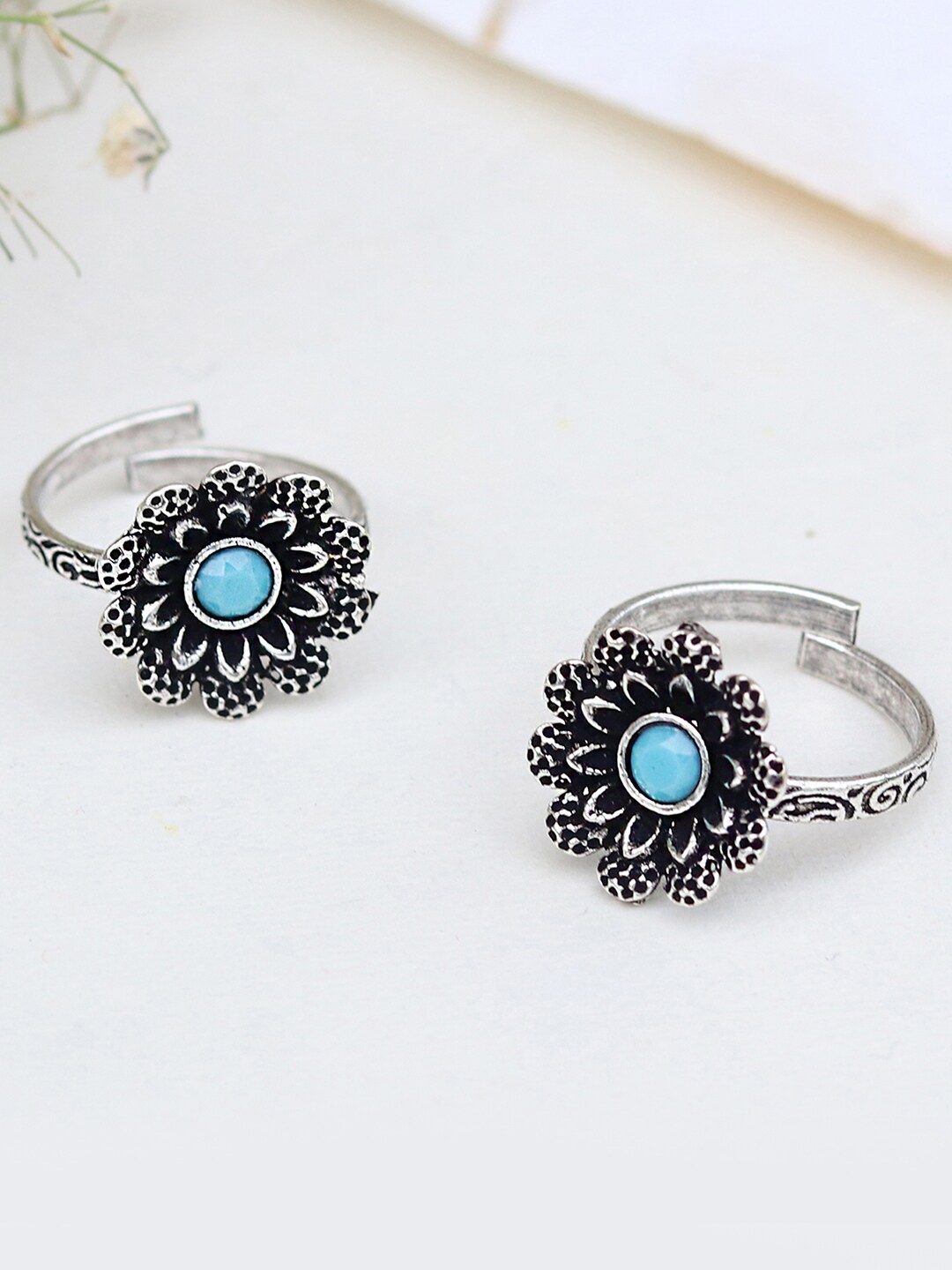 

TEEJH Set Of 2 Oxidised Silver-Plated Blue Stone-Studded Toe Rings