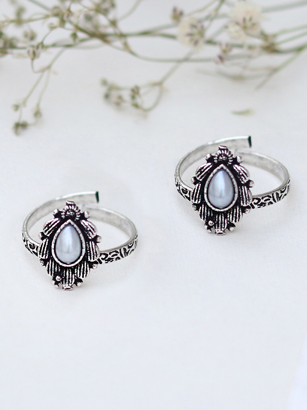 

TEEJH Pravya White Stone Silver Oxidised Toe Rings