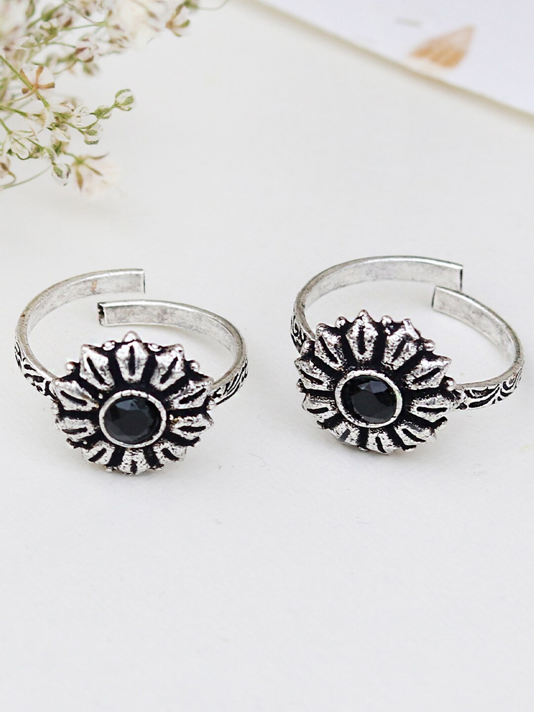 

TEEJH Siya Black Stone Silver Oxidised Toe Rings