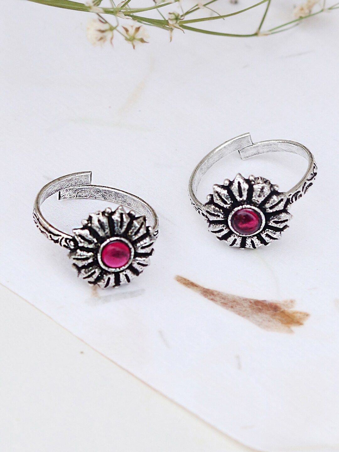 

TEEJH Pack of 2 Pink & Silver Toned Oxidised Toe Rings