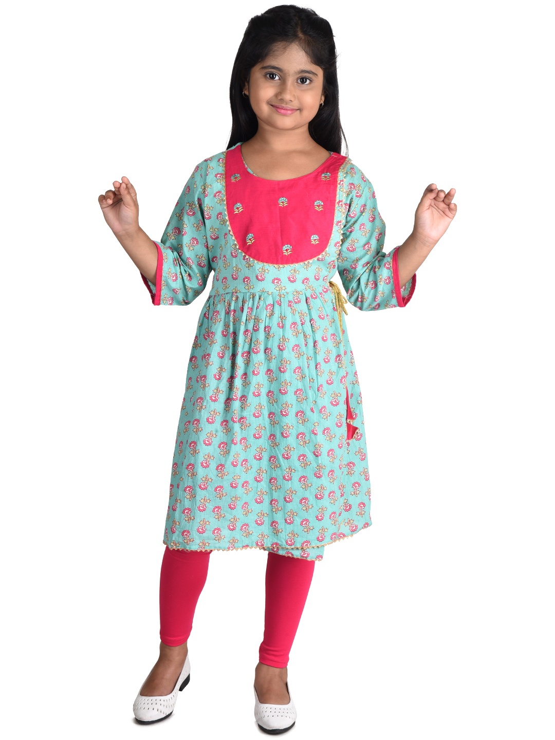 

Kinder Kids Girls Green Ethnic Motifs Printed Empire Pure Cotton Kurta with Trouser