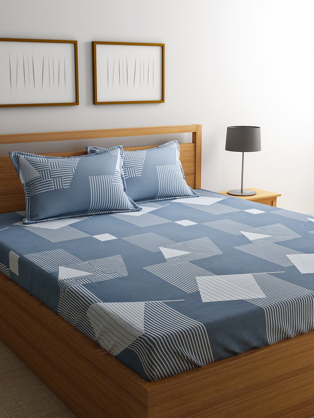 

RAGO Grey & White Geometric 210 TC Cotton Queen Bedsheet with 2 Pillow Covers