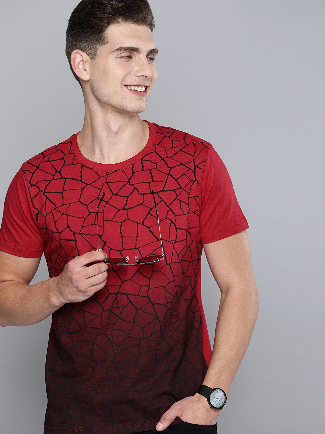 

HERE&NOW Men Red & Black Printed Round Neck Pure Cotton T-shirt