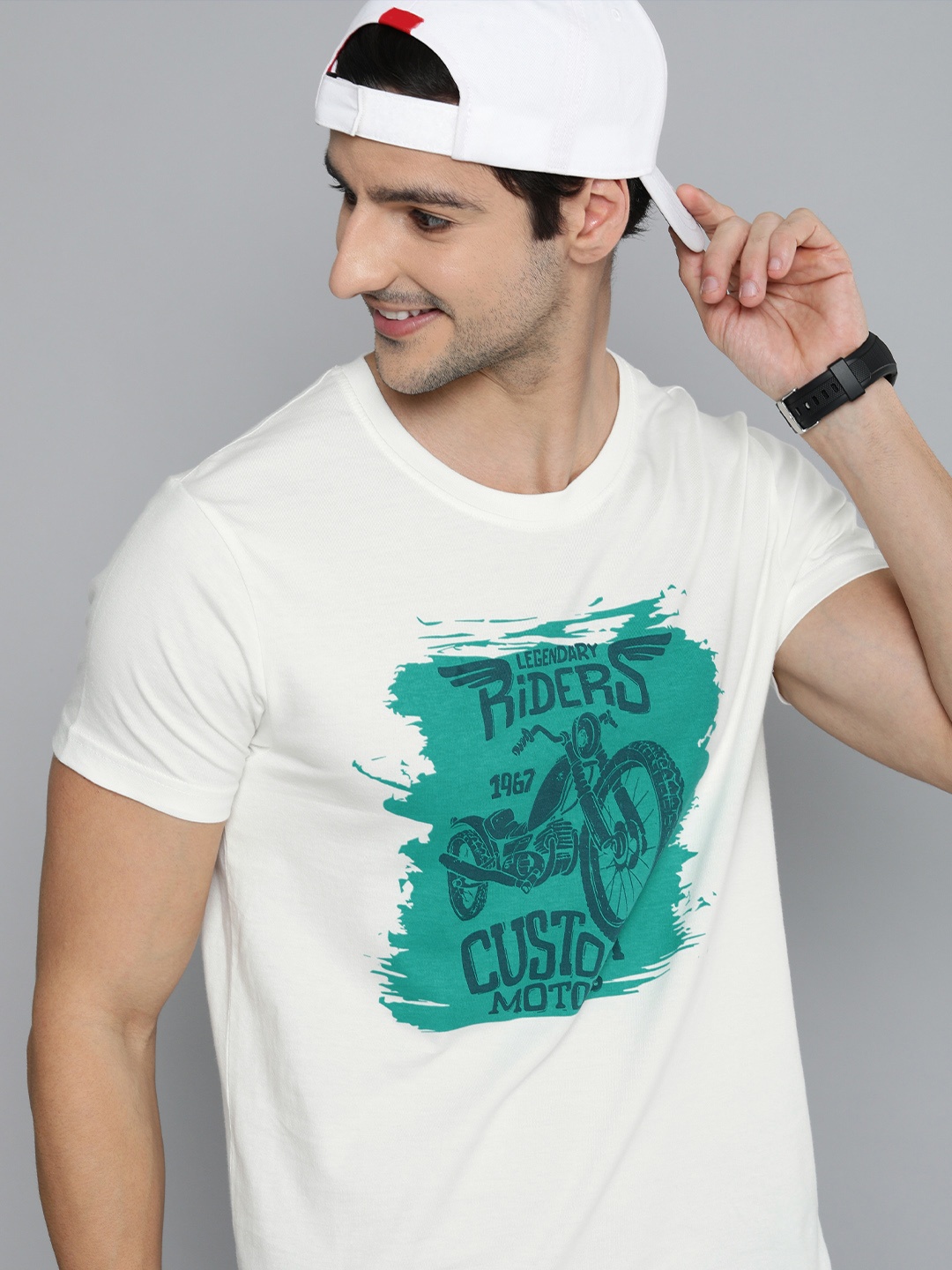 

HERE&NOW Men White & Turquoise Blue Graphic Printed Pure Cotton Casual T-shirt