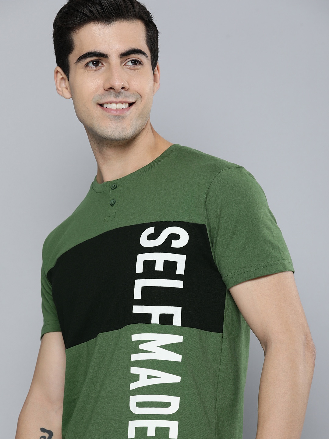

HERE&NOW Men Olive Green & Black Colourblocked Henley Neck Pure Cotton T-shirt