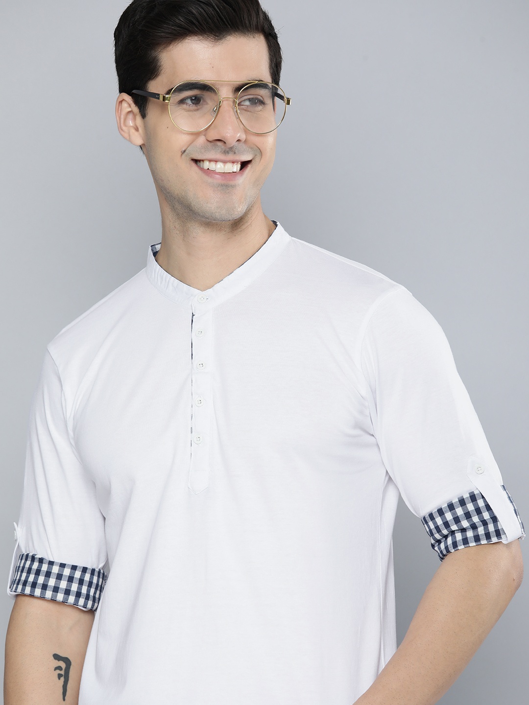 

HERE&NOW Men White Mandarin Collar Roll-Up Sleeves T-shirt