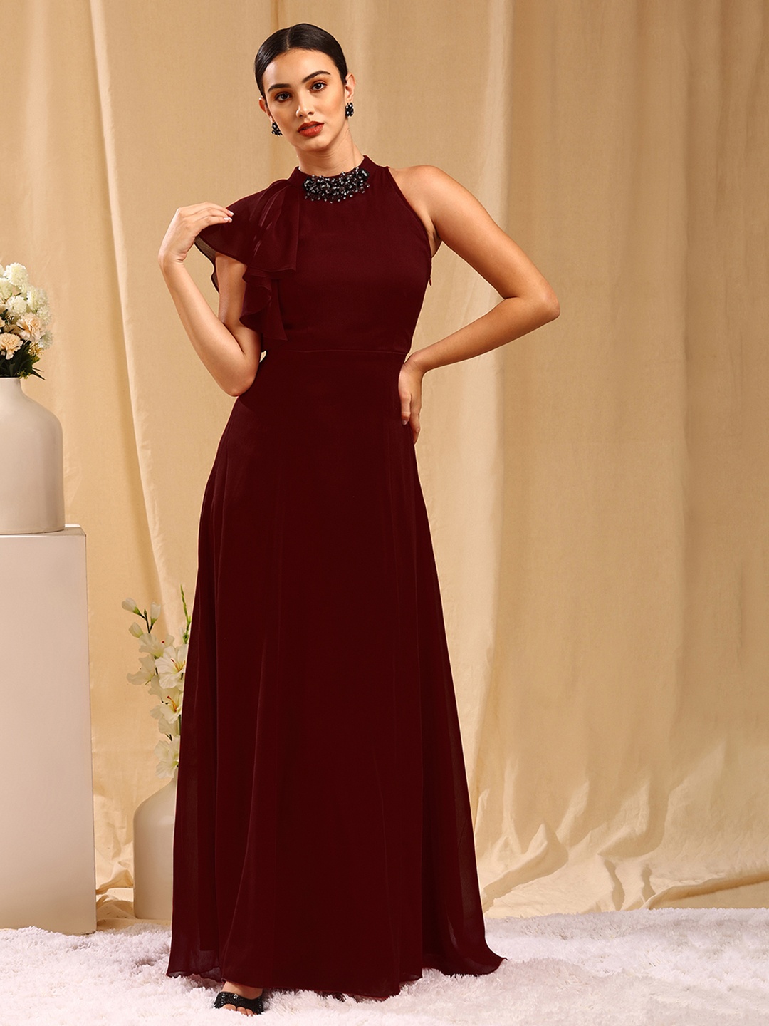 

TRENDY DIVVA Maroon Maxi Dress With Neck Piece