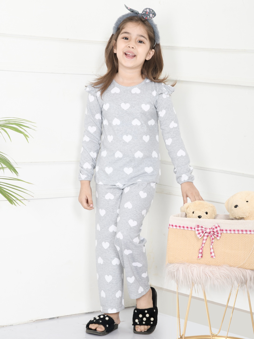 

LilPicks Girls Grey & White Printed Night suit