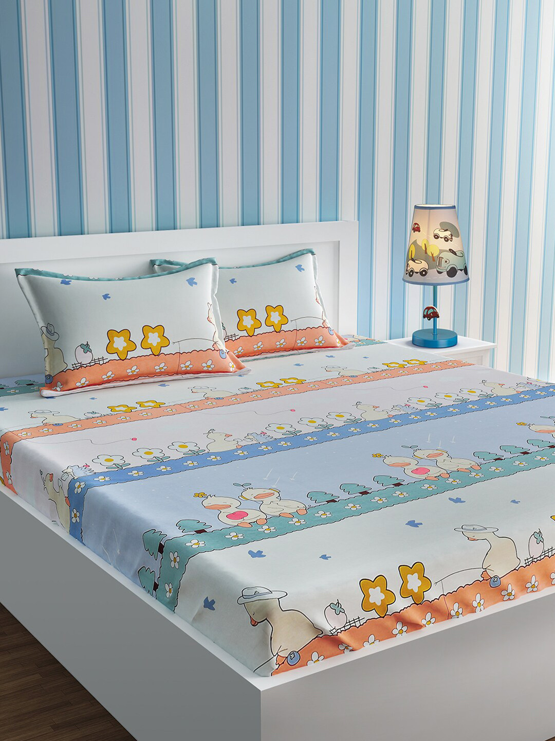 

URBAN DREAM Grey & Blue Printed 210 TC Cotton Queen Bedsheet with 2 Pillow Covers