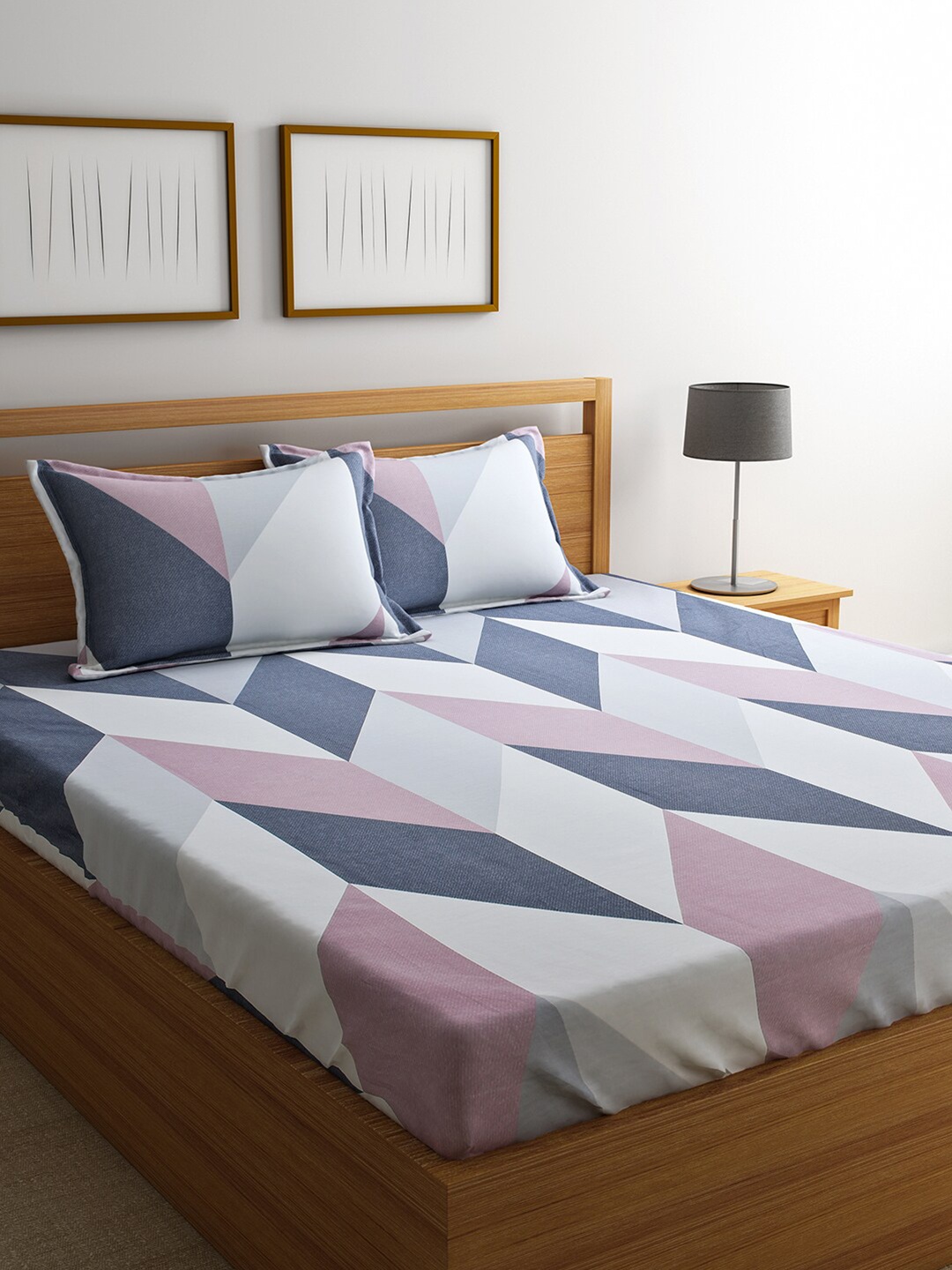

URBAN DREAM Grey & White Printed 210 TC Cotton King Bedsheet with 2 Pillow Covers