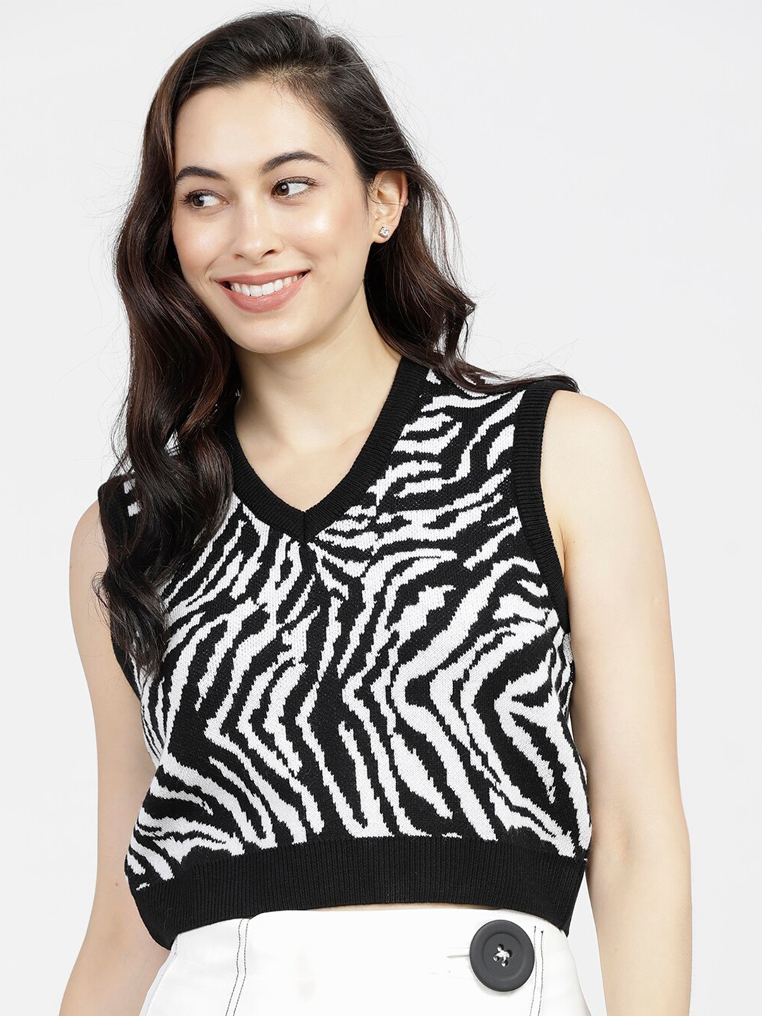 

Tokyo Talkies Women Black & White Printed Crop Pullover