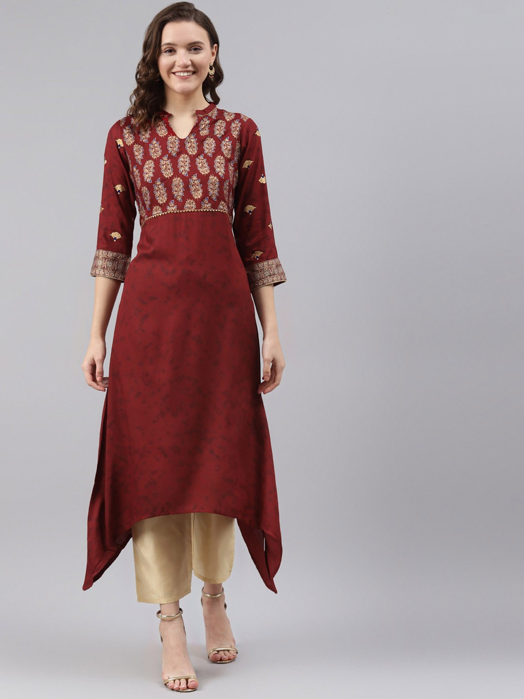 

Rangriti Women Maroon Floral Printed Kurta