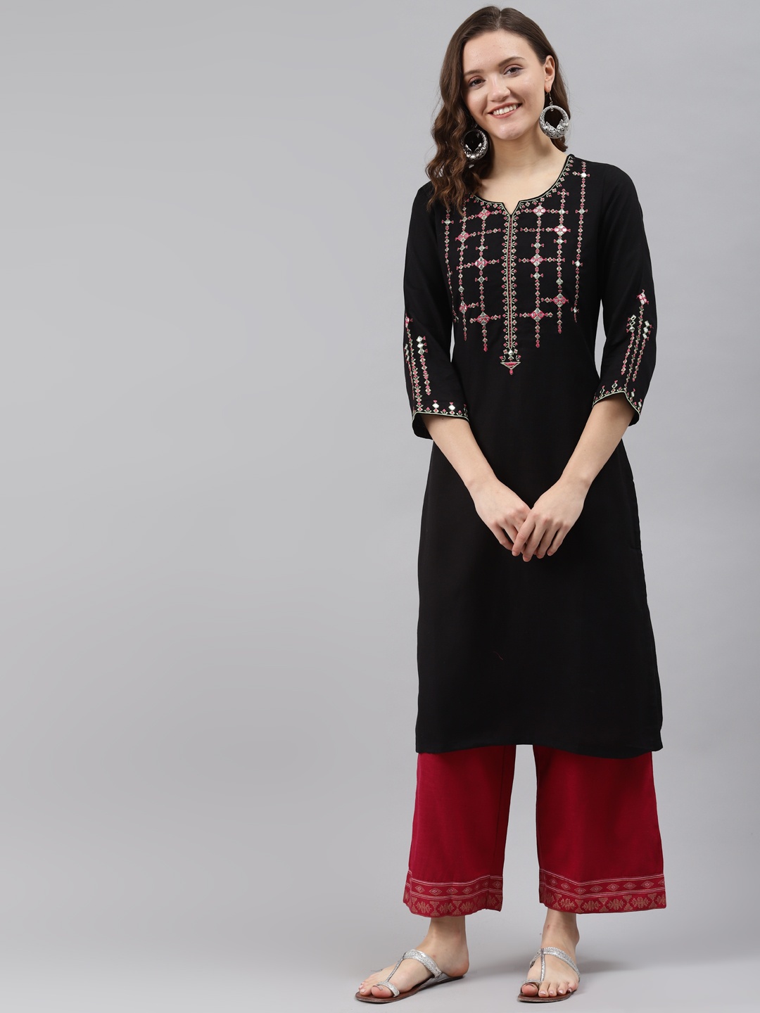 

Rangriti Women Black Embroidered Kurta