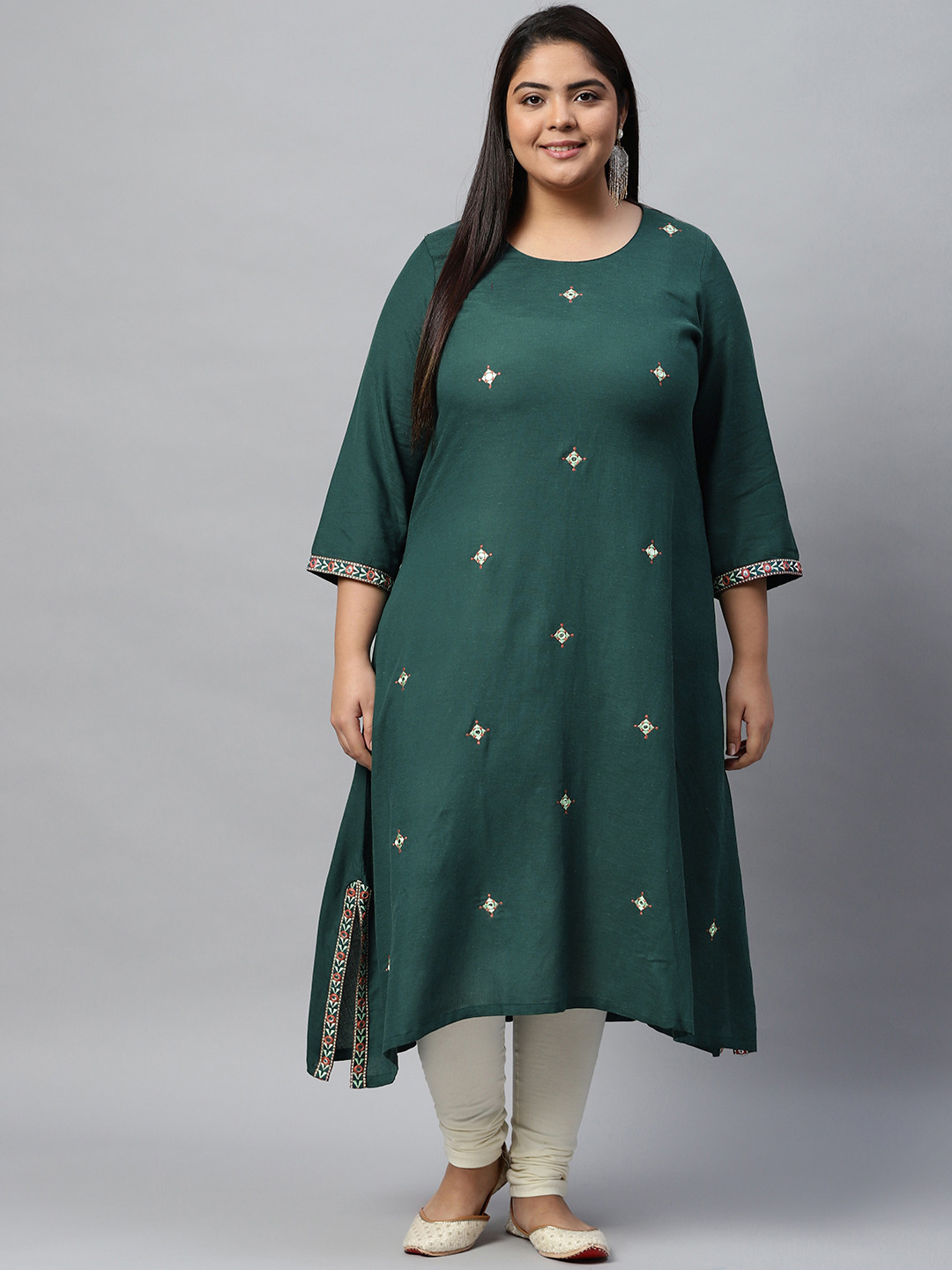 

Rangriti Women Green Geometric Embroidered Mirror Work Kurta