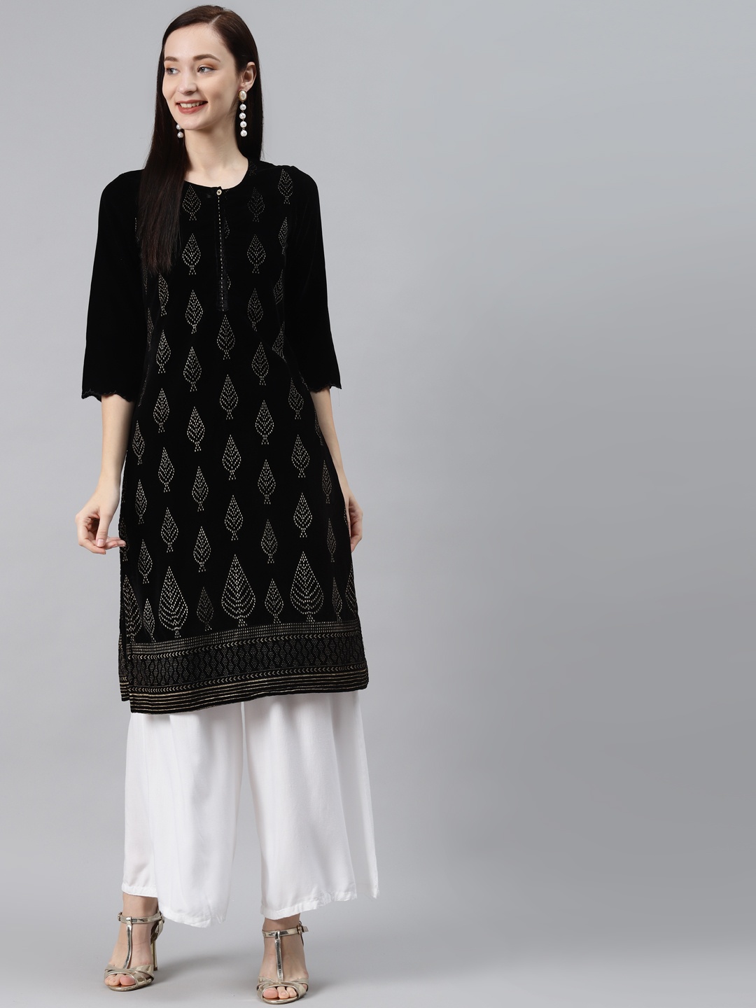 

Rangriti Women Black Embellished Velvet Kurta