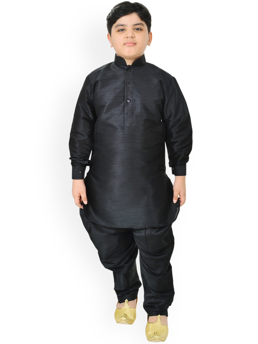 

SG YUVRAJ Boys Black Regular Raw Silk Kurta with Pyjamas