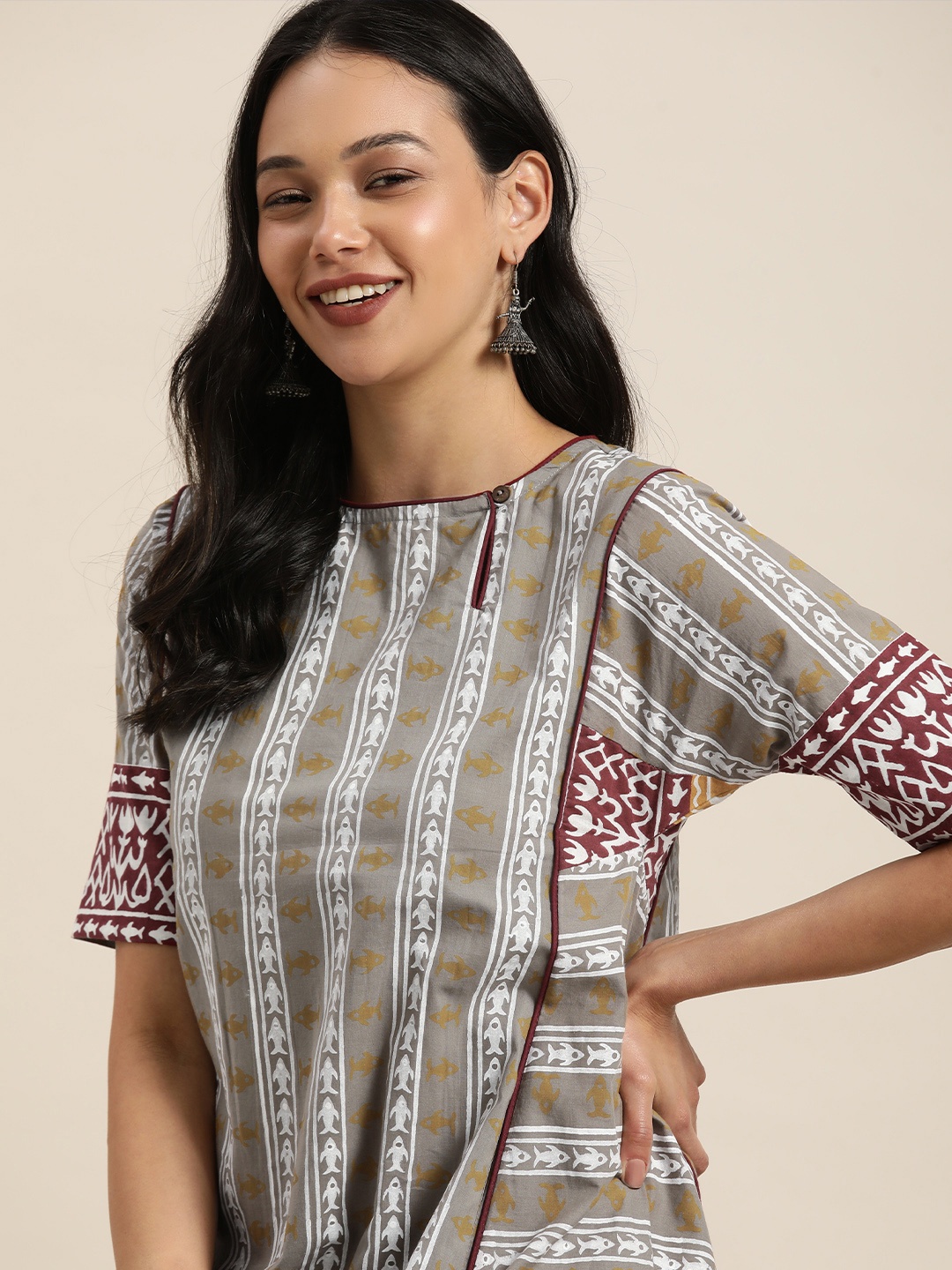

Taavi Women Grey & White Bagru Folk Print Pure Cotton Sustainable Kurta