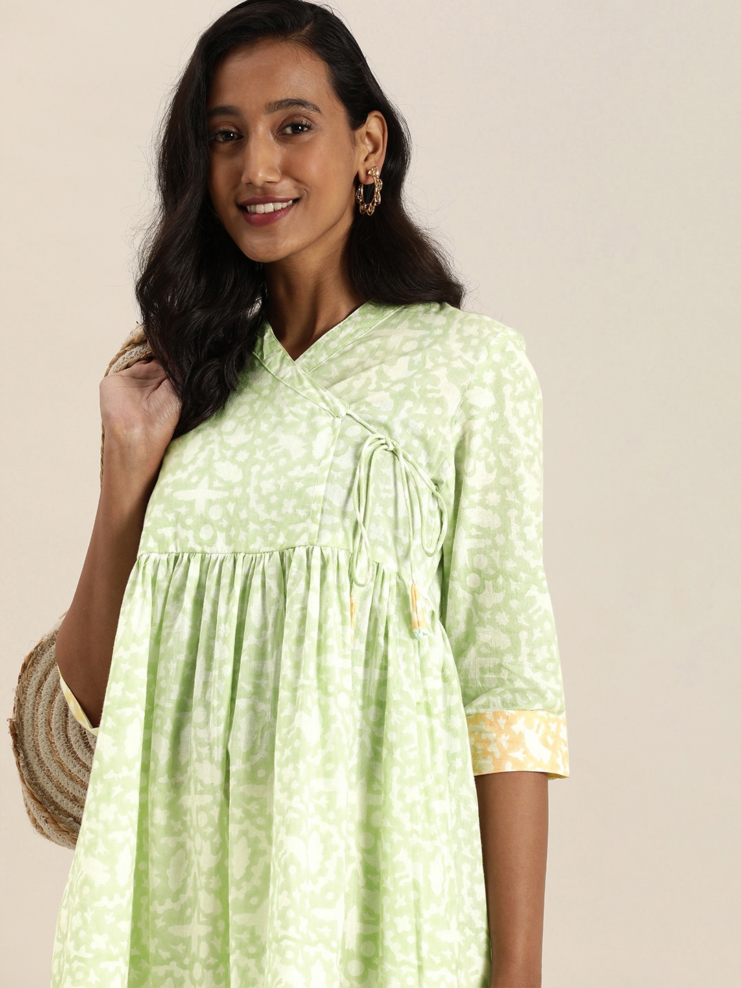 

Taavi Green & White Handblock Ethnic Motifs Printed V-Neck Pure Cotton Empire Kurti
