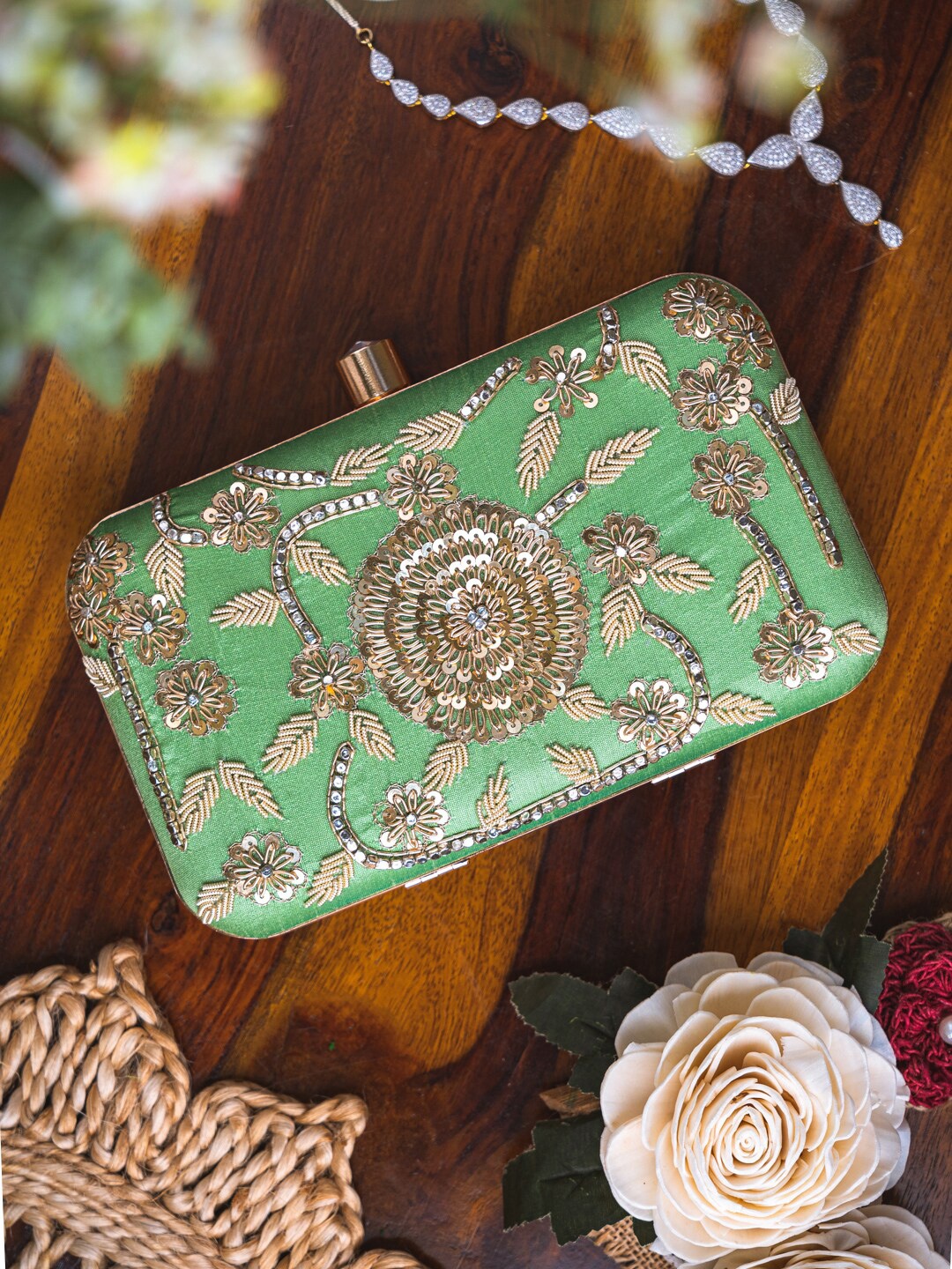 

NR By Nidhi Rathi Green & Gold-Toned Embellished Box Clutch