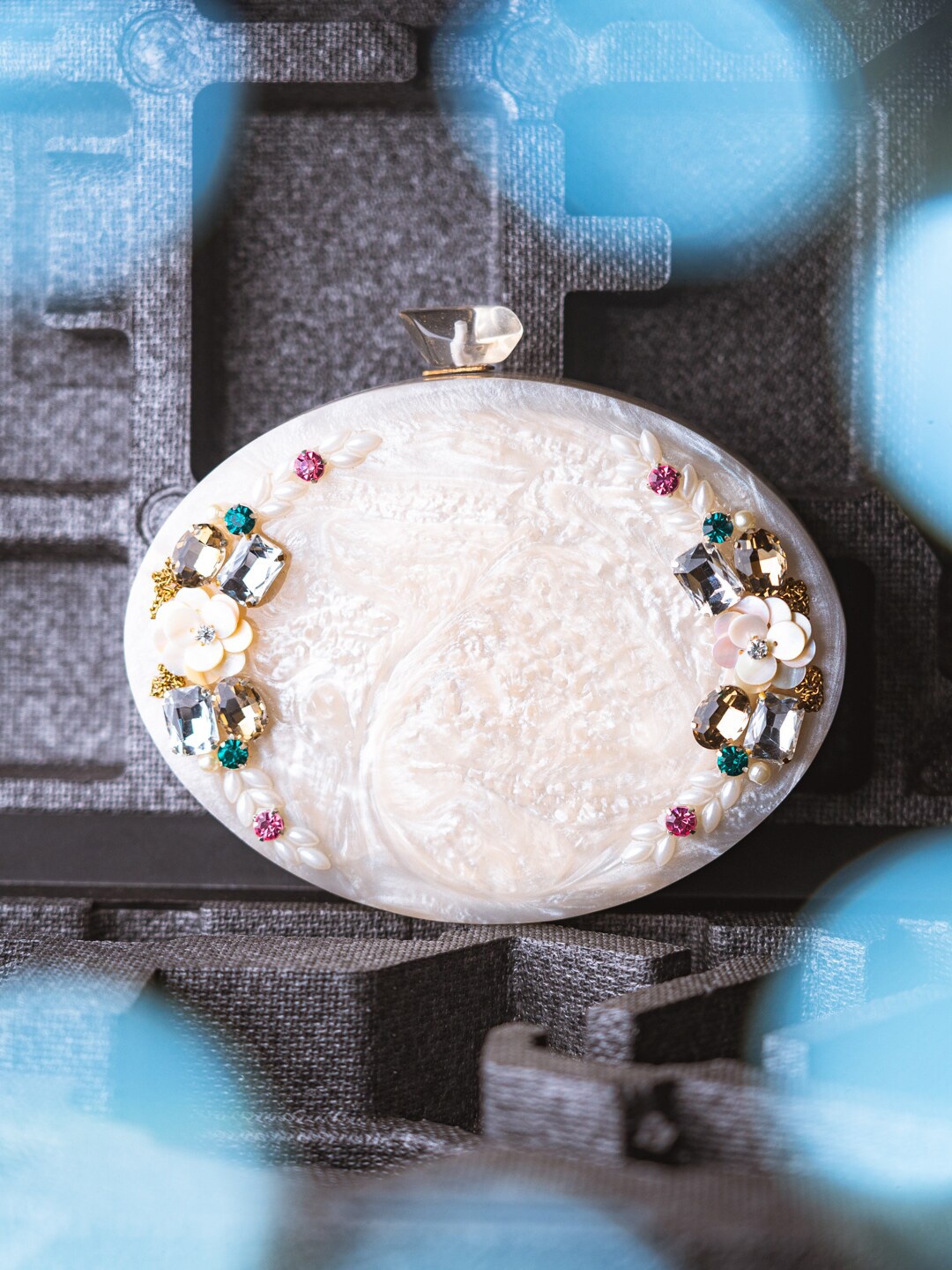 

NR By Nidhi Rathi White & Gold-Toned Embellished Box Clutch