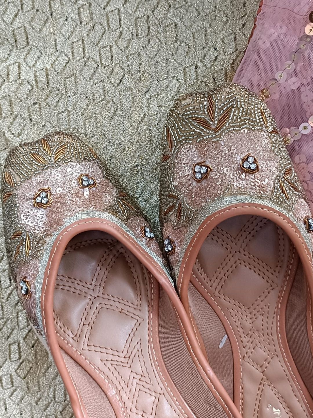 

DESI COLOUR Women Gold-Toned Embellished Leather Ethnic Mojaris Flats