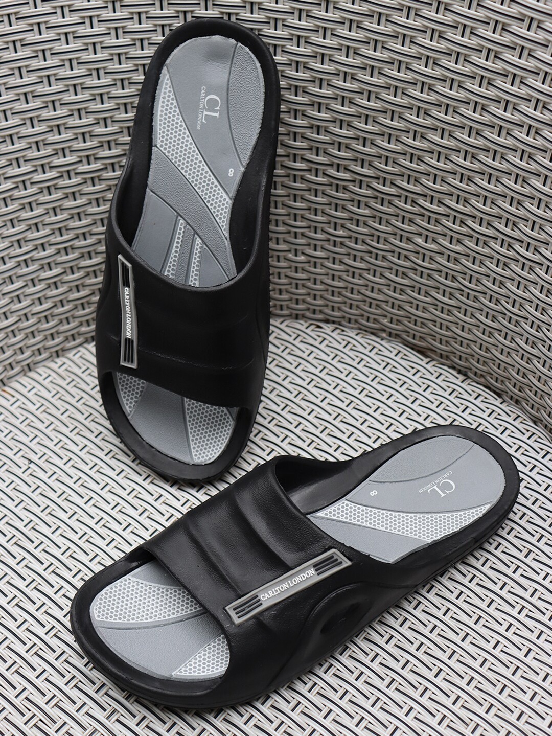 

Carlton London Men Black & Grey Solid Sliders