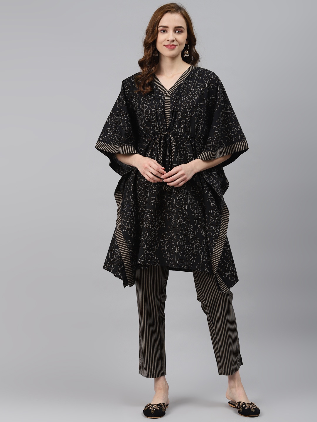 

Silai Bunai Women Black & Grey Ethnic Motifs Printed Flared Sleeves Kaftan Kurta