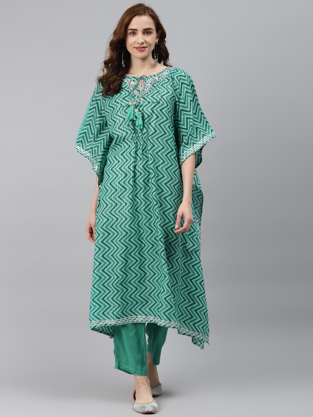 

Silai Bunai Women Green & White Chevron Printed Flared Sleeves Kaftan Kurta