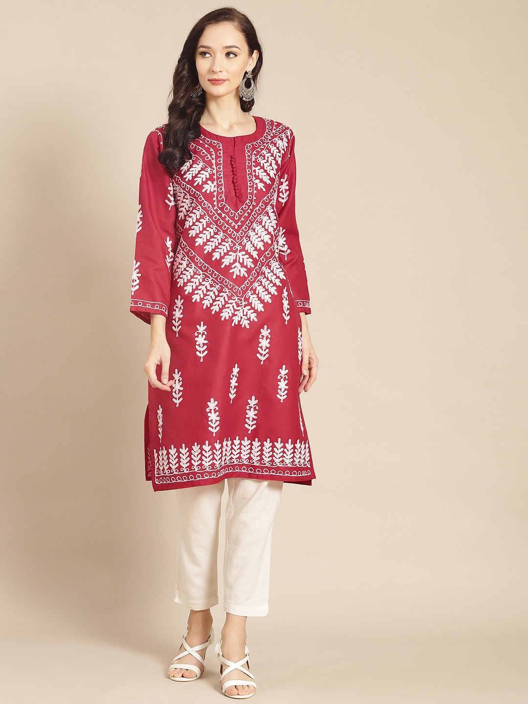

Saadgi Women Maroon Embroidered Handloom Kurta