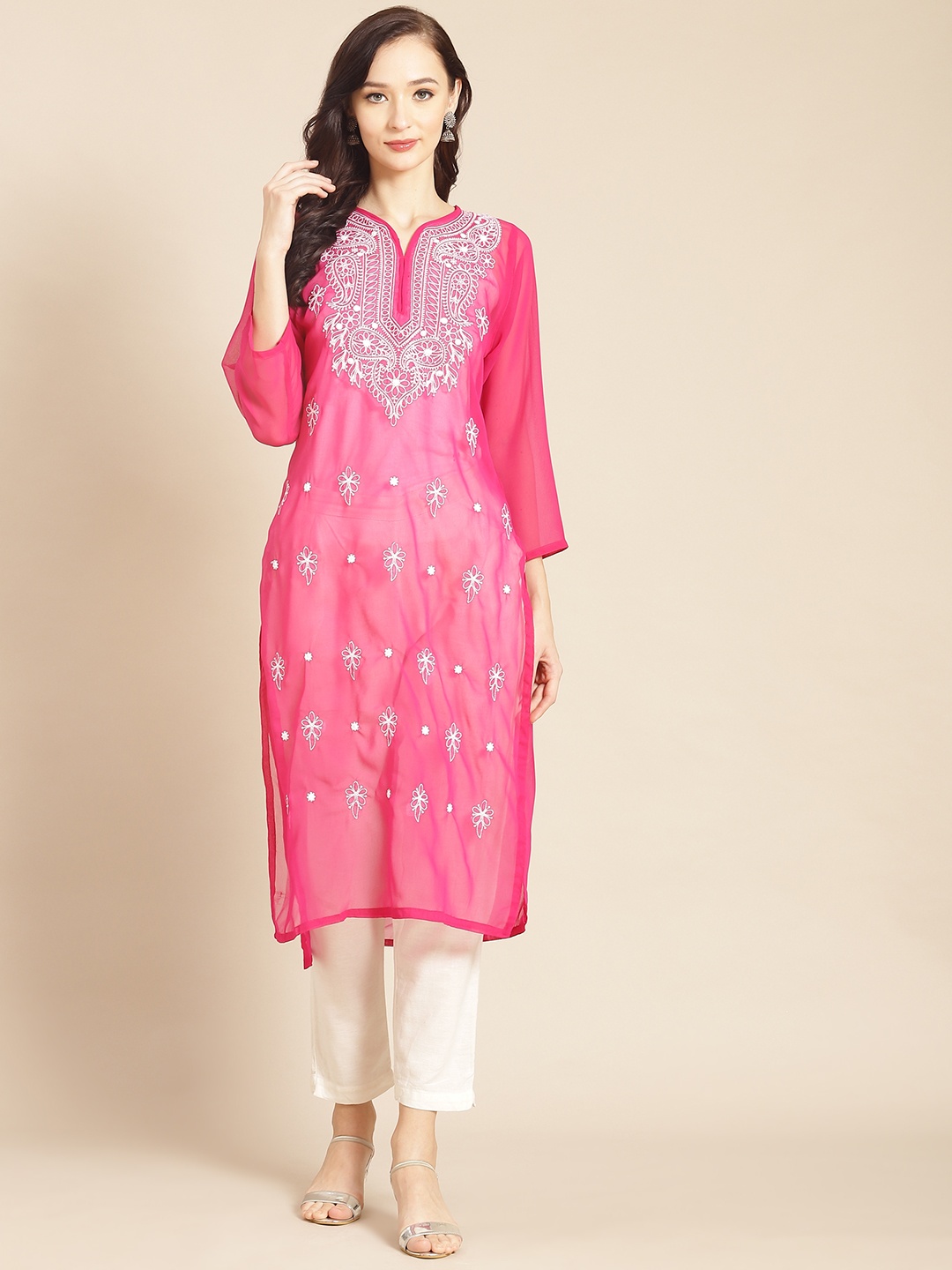 

Saadgi Women Magenta Floral Embroidered Georgette Handloom Georgette Kurta