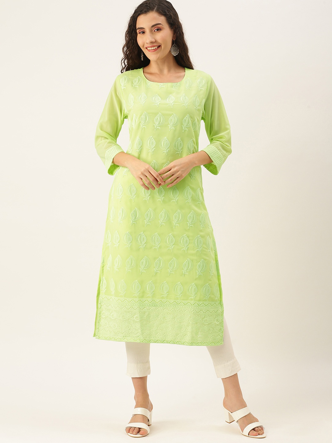 

SWAGG INDIA Women Green Floral Embroidered Chikankari Georgette Kurta