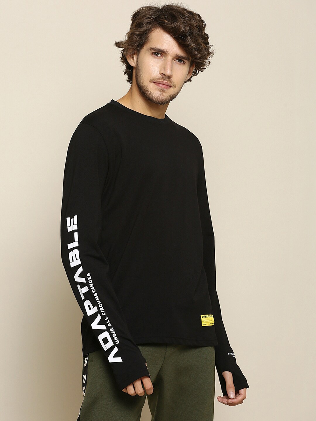 

Street Armor by Pantaloons Men Black Typography V-Neck Pockets T-shirt