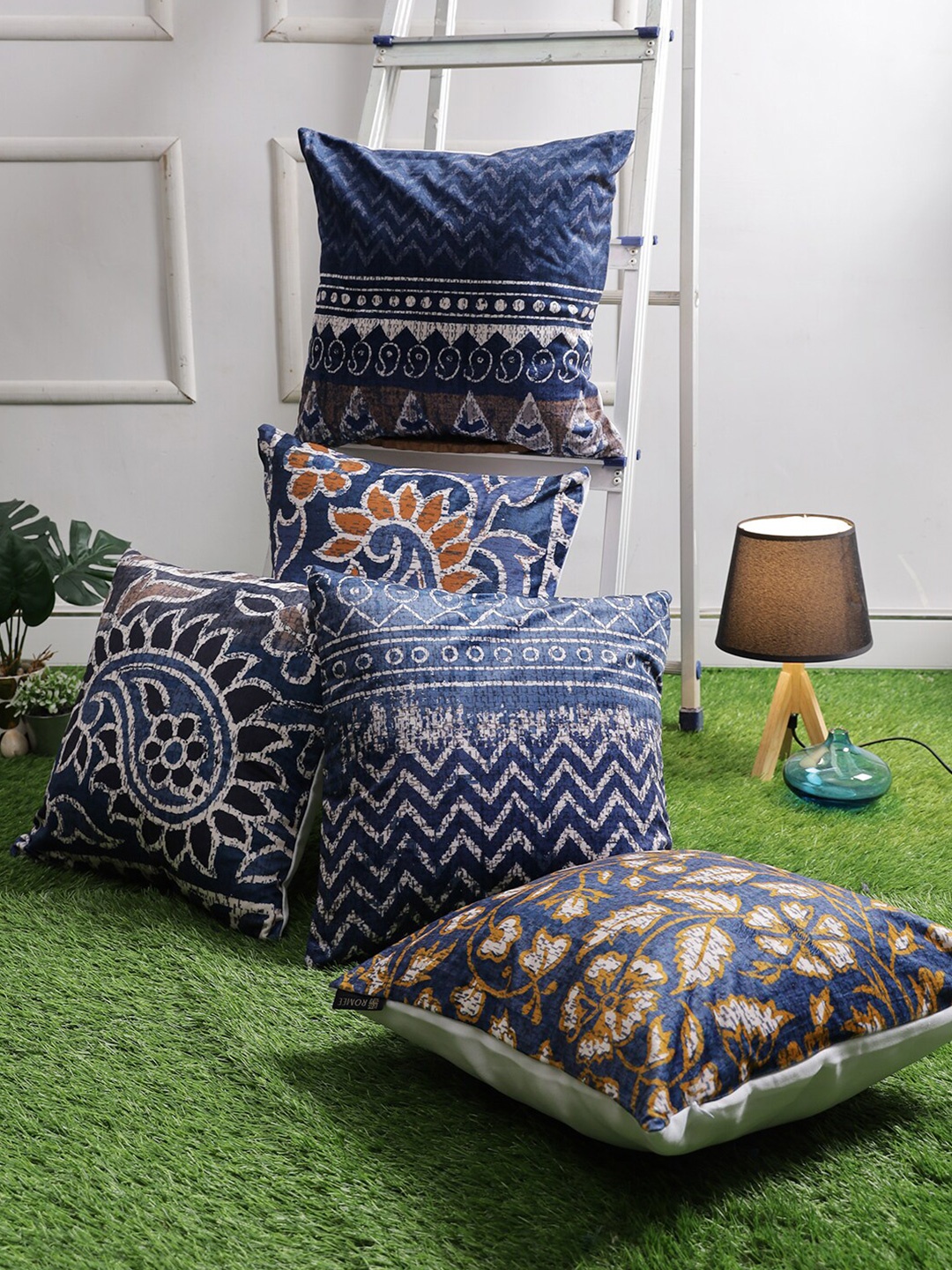 

ROMEE Blue & White Set of 5 Ethnic Motifs Velvet Square Cushion Covers