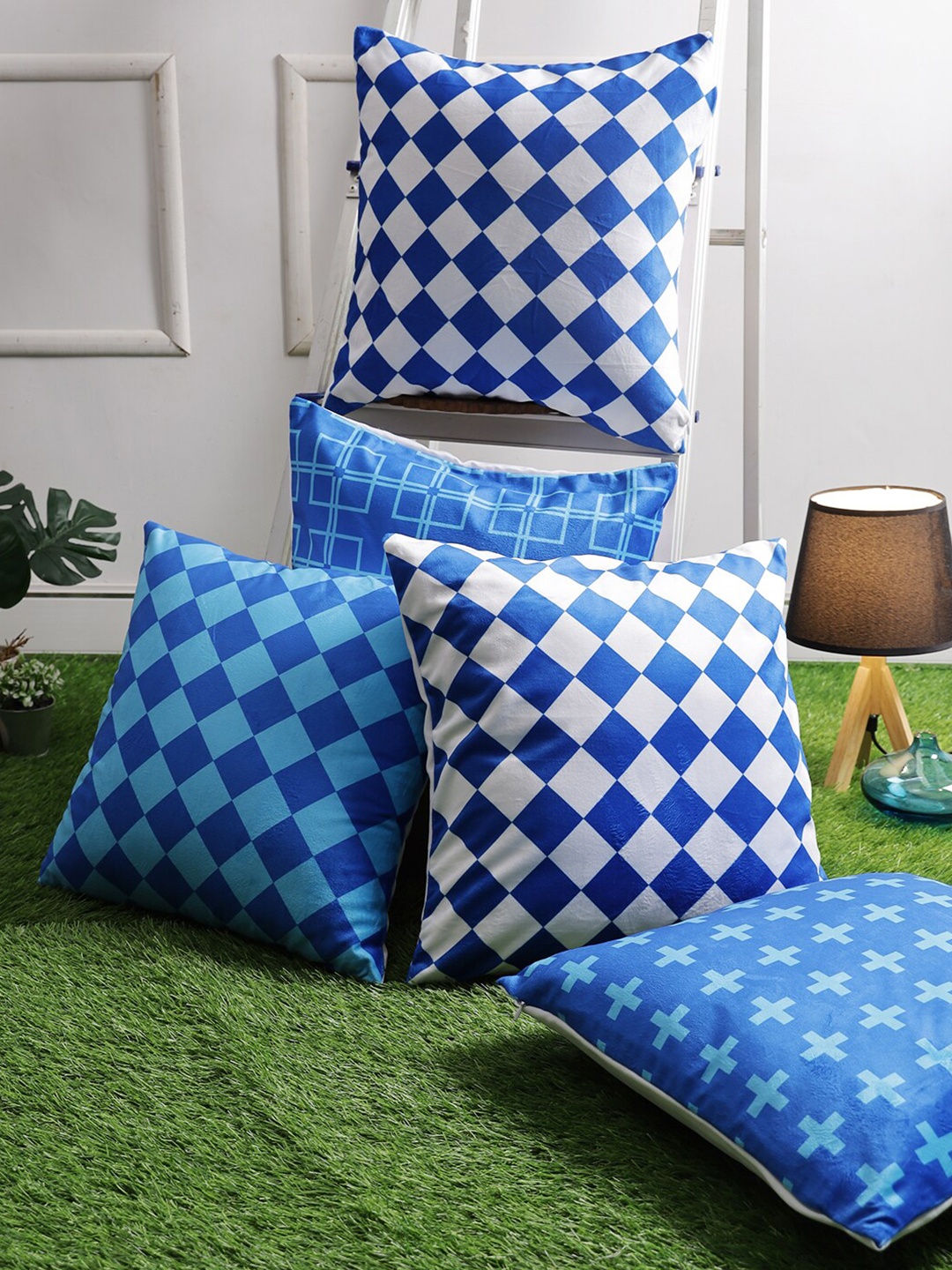 

ROMEE Blue & White Set of 5 Checked Velvet Square Cushion Covers