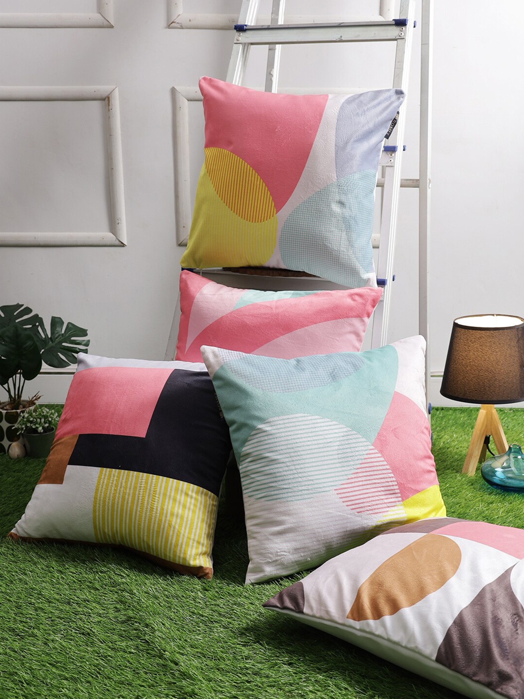

ROMEE Grey & Pink Set of 5 Abstract Velvet Square Cushion Covers