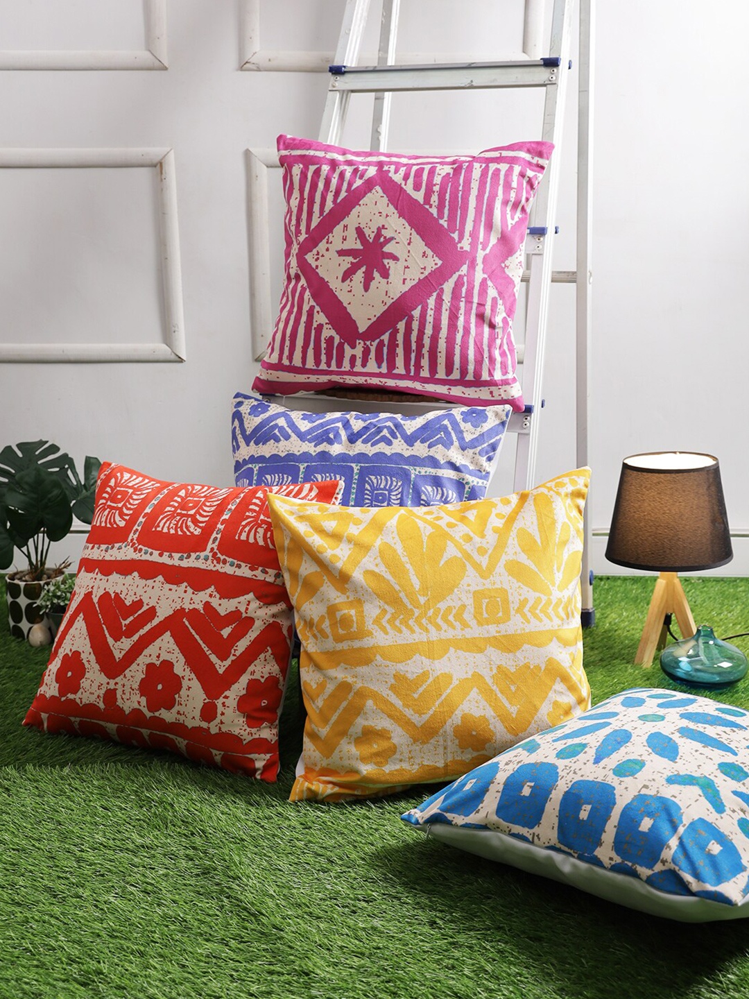 

ROMEE White & Blue Set of 5 Ethnic Motifs Velvet Square Cushion Covers