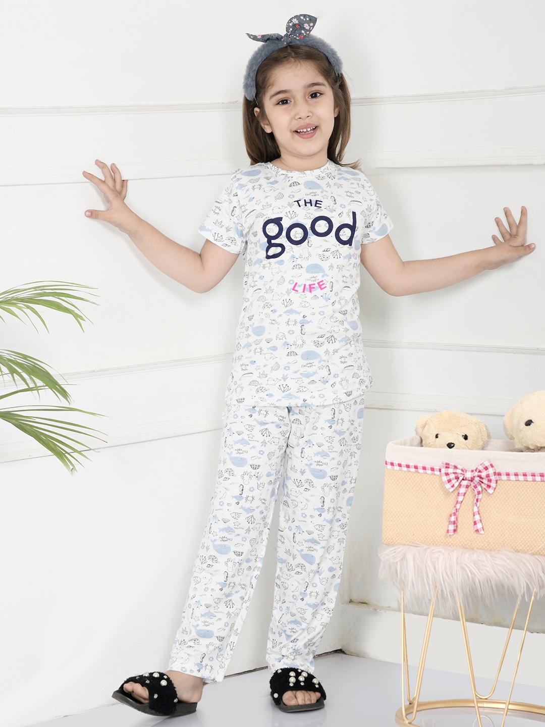 

LilPicks Girls White Good Life Printed Nightsuit