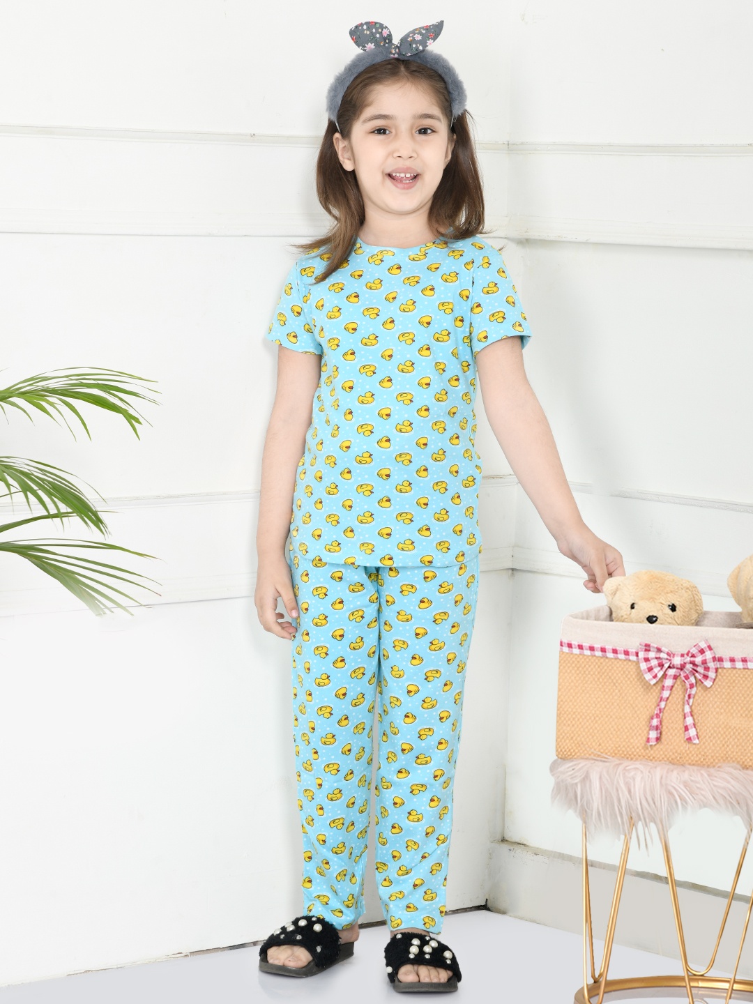 

LilPicks Girls Green Funky Duck Printed Nightsuit, Turquoise blue